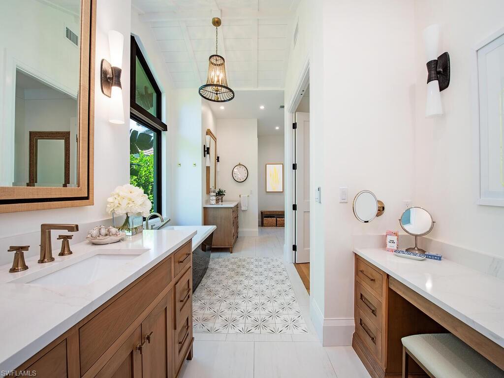 MOORINGS - Residential