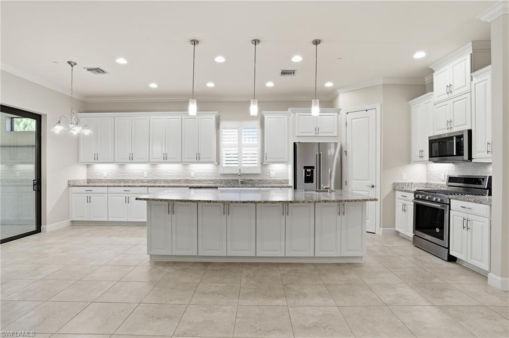 PEBBLE POINTE - Residential