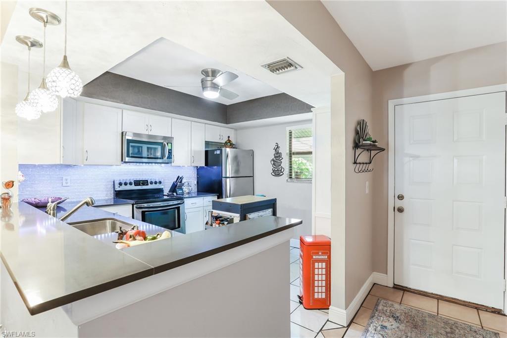 COURTYARD AT KINGS LAKE - Residential