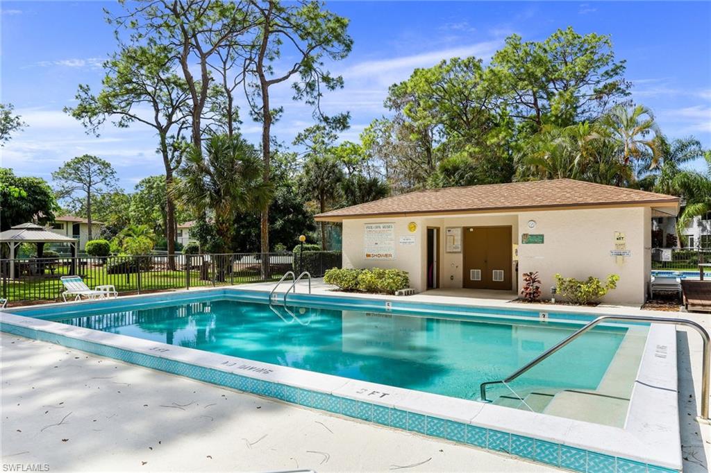COURTYARD AT KINGS LAKE - Residential