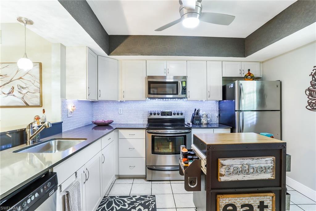 COURTYARD AT KINGS LAKE - Residential