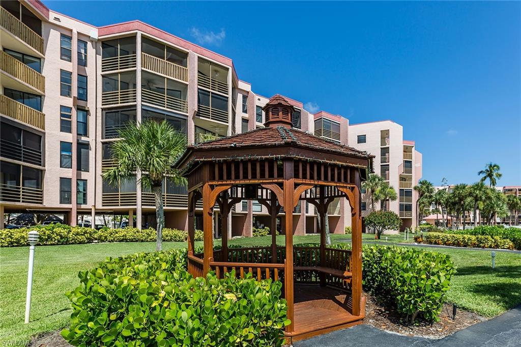 RIVERSIDE CLUB - Residential