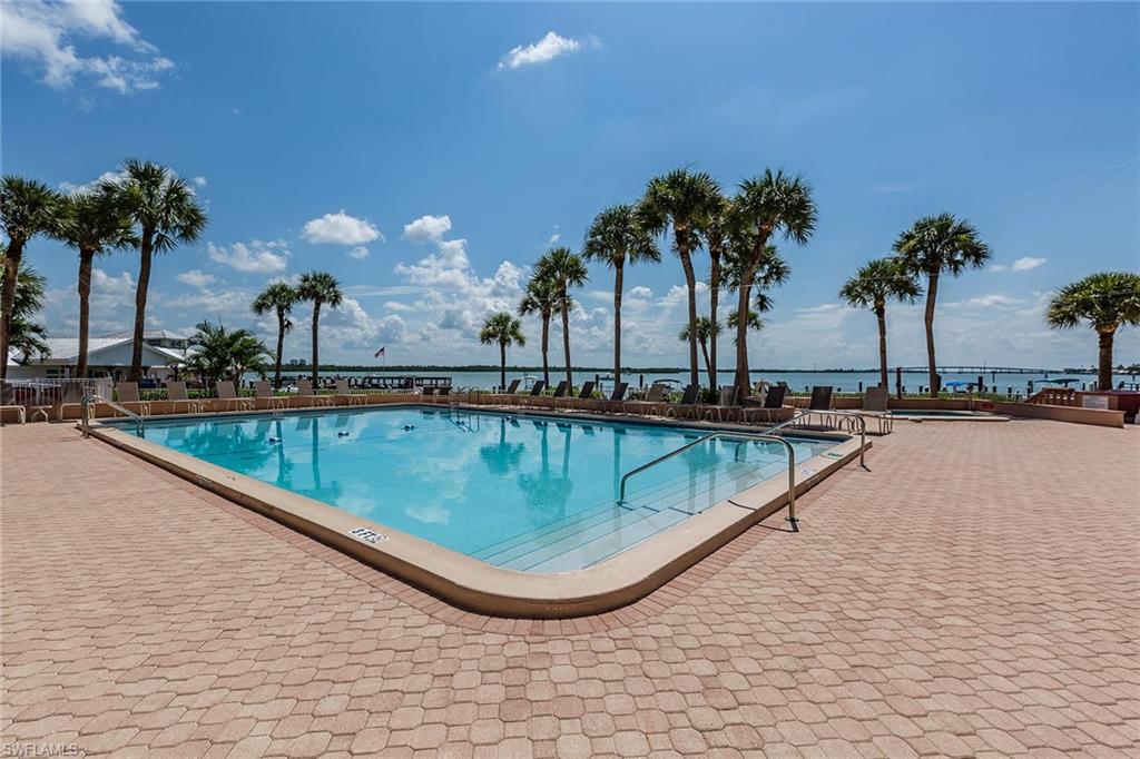 RIVERSIDE CLUB - Residential