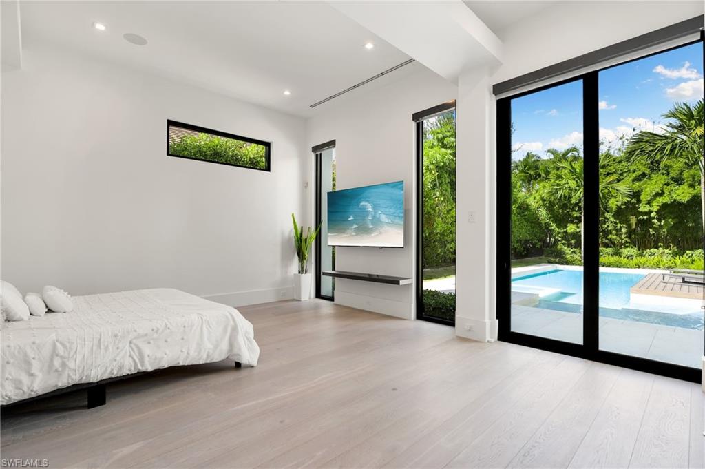 MOORINGS - Residential