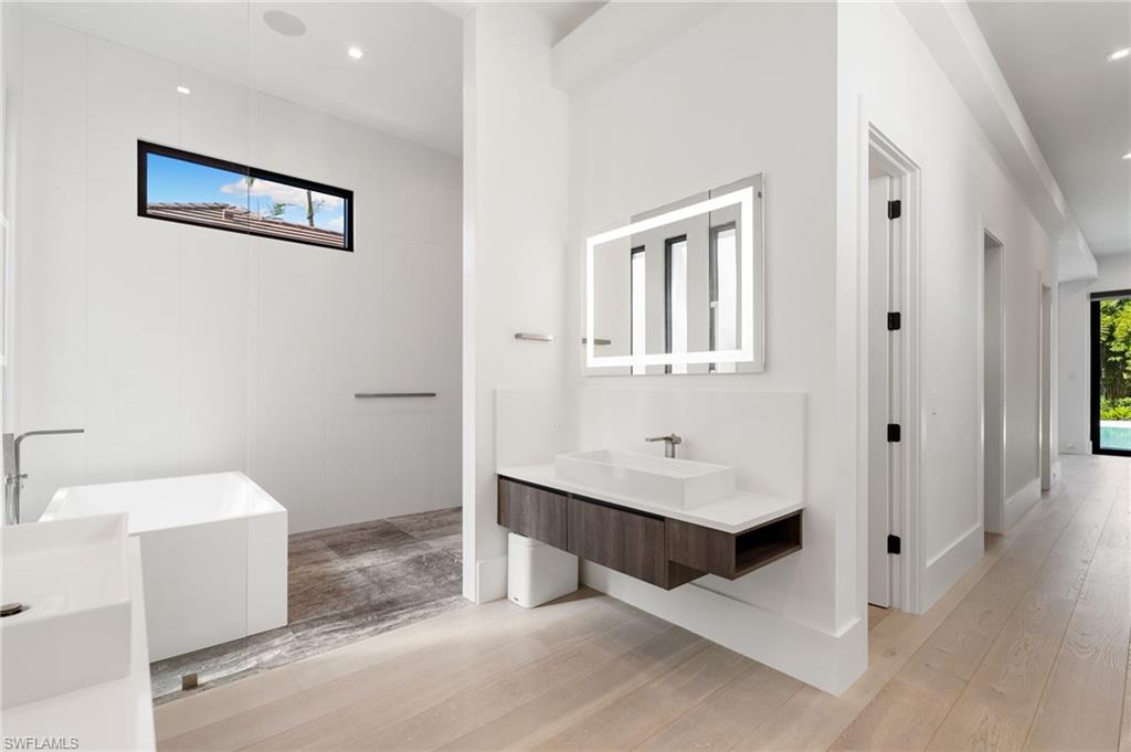 MOORINGS - Residential