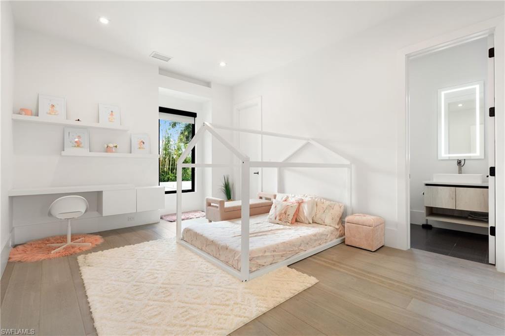 MOORINGS - Residential