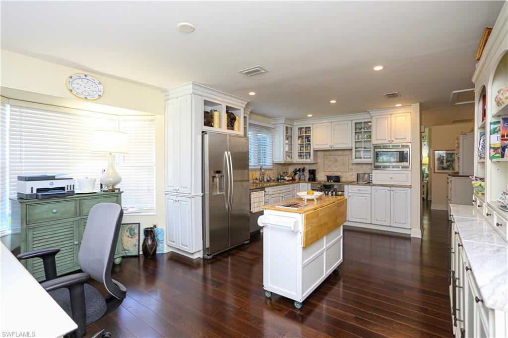 BRISTOL SQUARE - Residential Lease