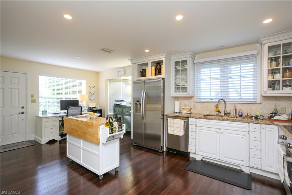 BRISTOL SQUARE - Residential Lease