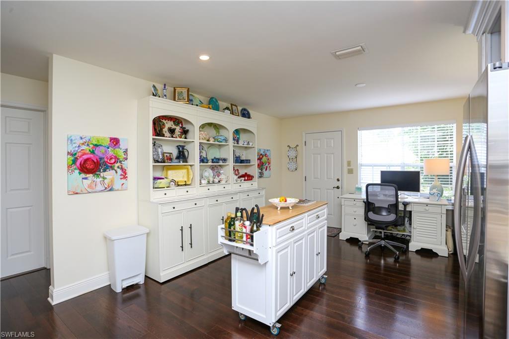 BRISTOL SQUARE - Residential Lease