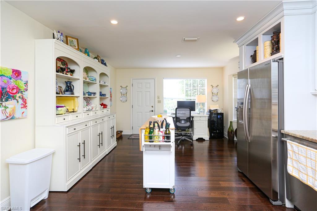 BRISTOL SQUARE - Residential Lease