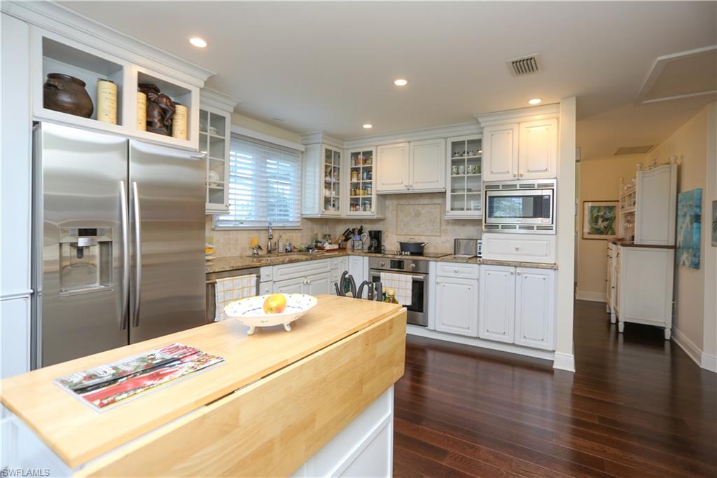 BRISTOL SQUARE - Residential Lease