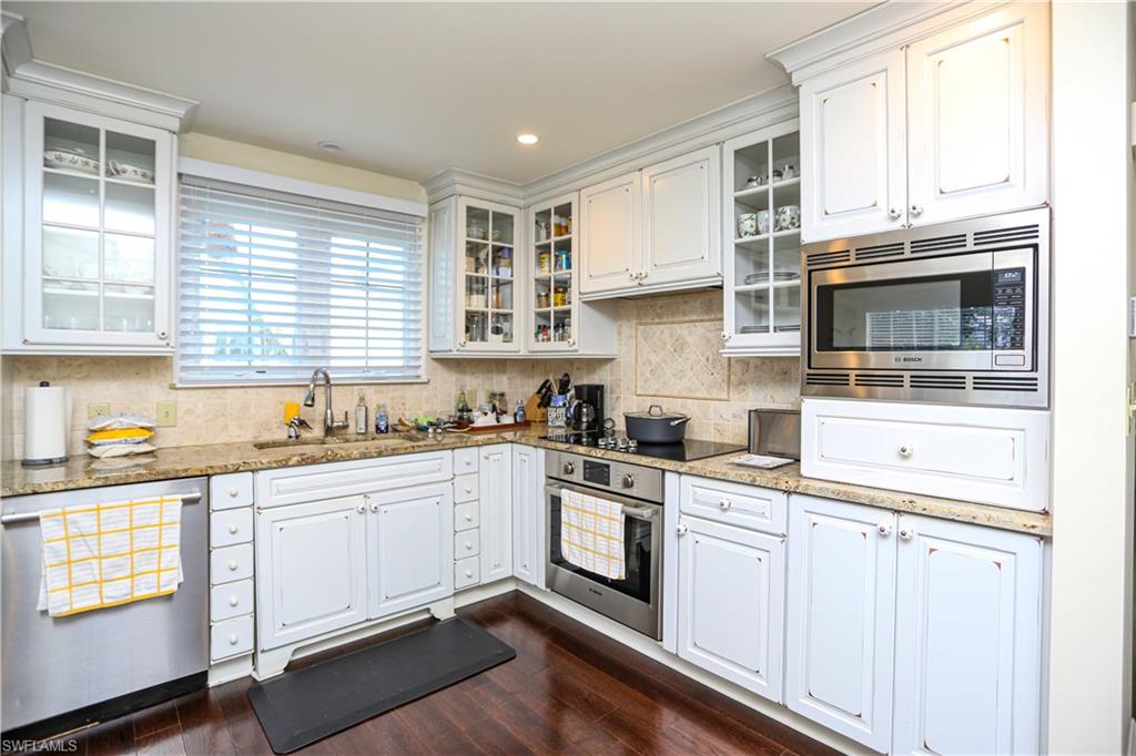 BRISTOL SQUARE - Residential Lease