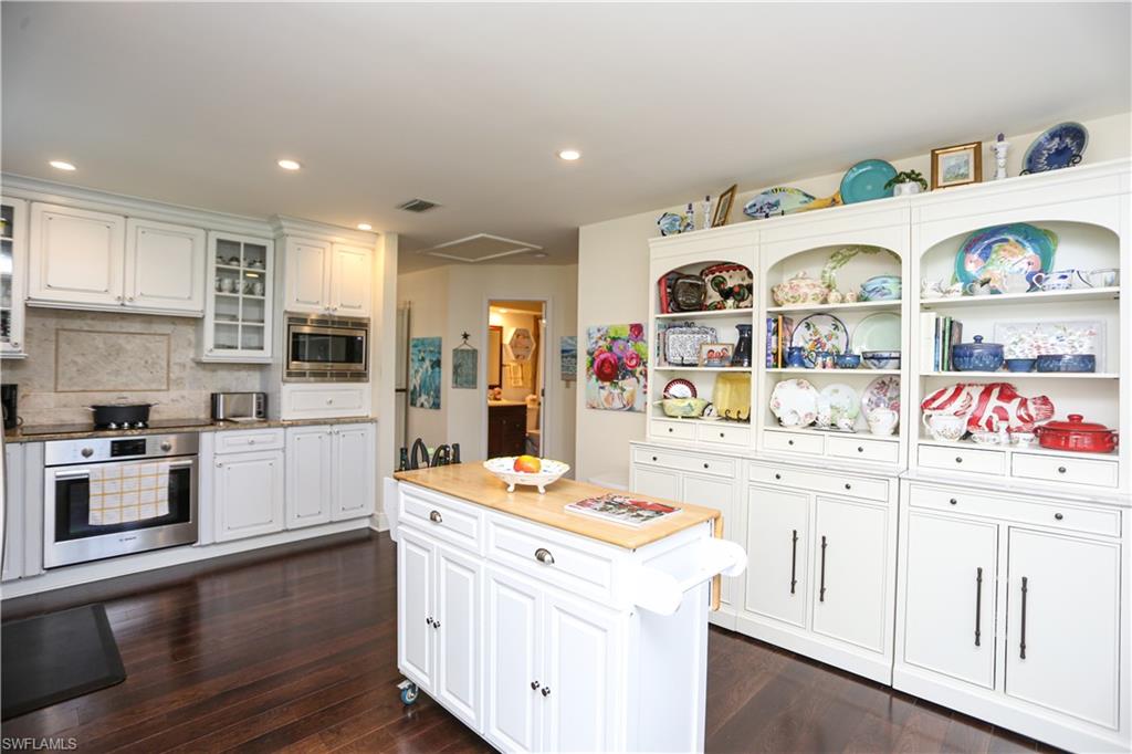 BRISTOL SQUARE - Residential Lease