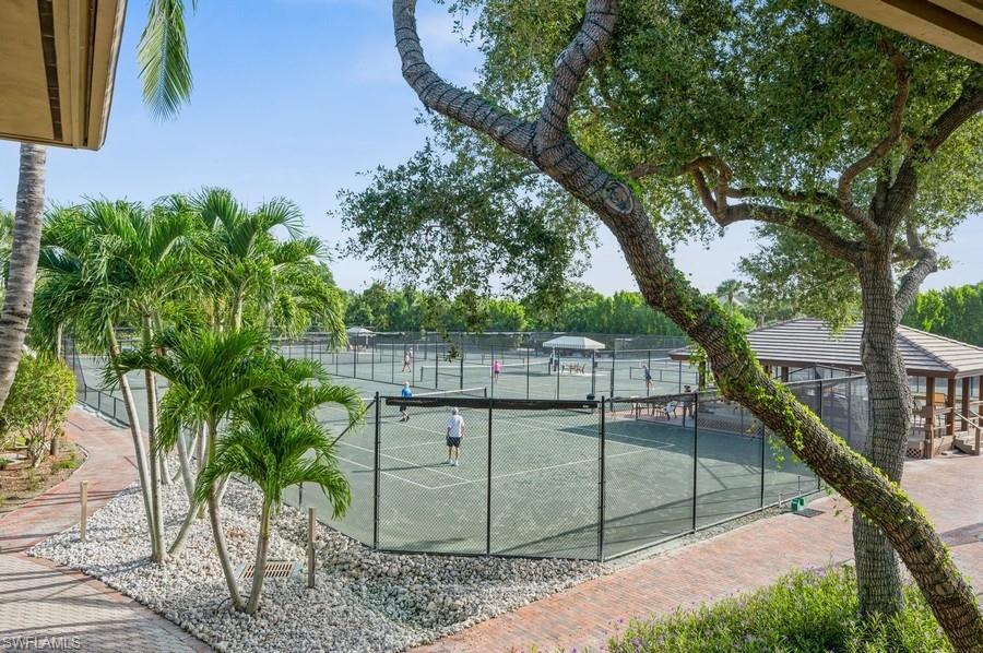 HIDEAWAY BEACH - Land