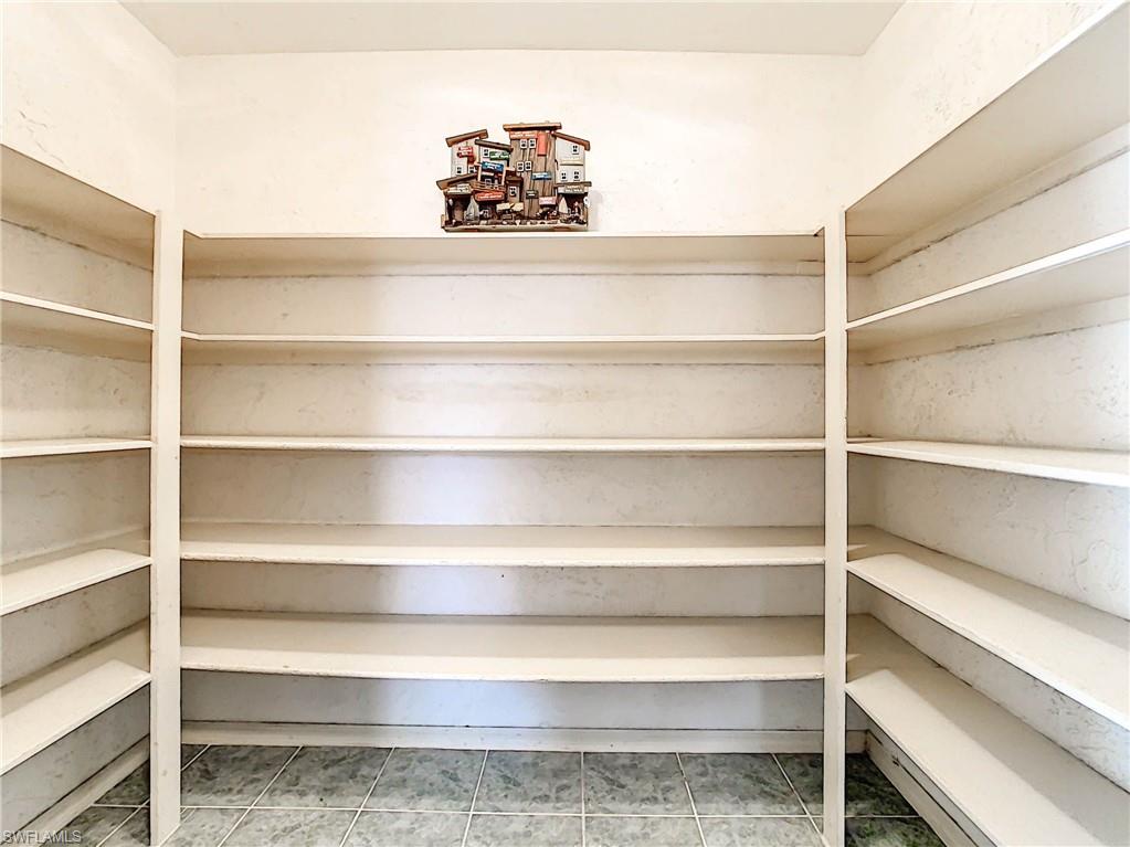 YACHT CLUB - Residential