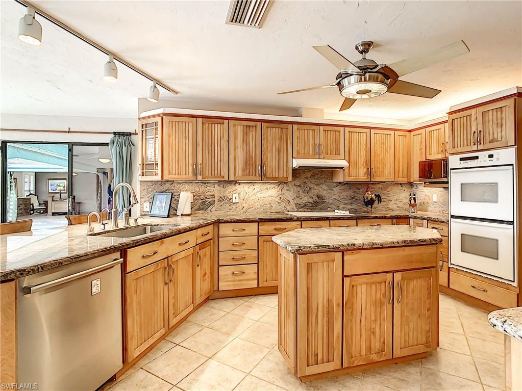 YACHT CLUB - Residential