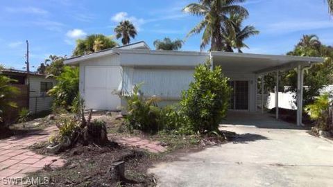 A home in BOKEELIA