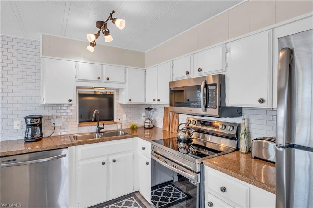 SIX LAKES COUNTRY CLUB - Residential