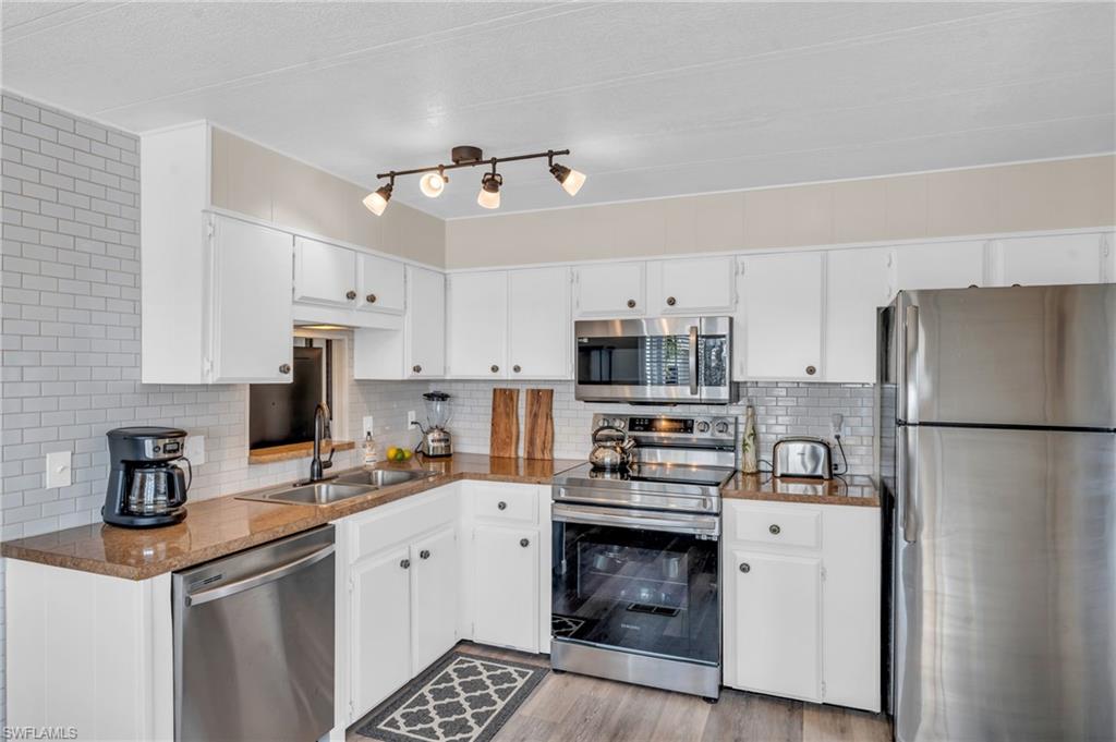 SIX LAKES COUNTRY CLUB - Residential