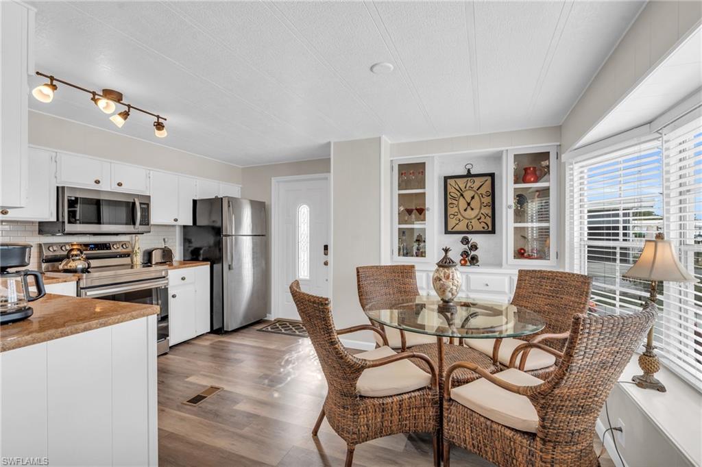 SIX LAKES COUNTRY CLUB - Residential