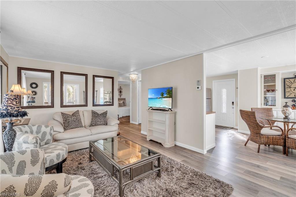 SIX LAKES COUNTRY CLUB - Residential