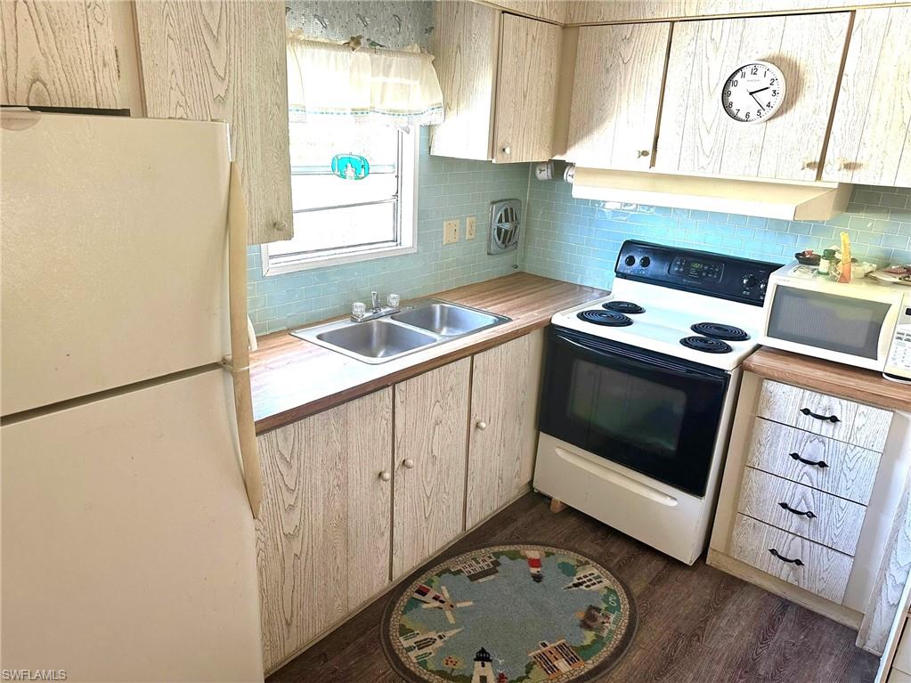 IMPERIAL HARBOR - Residential