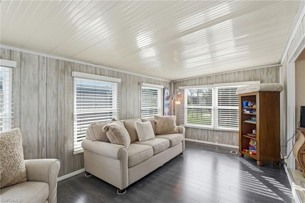 HITCHING POST MOBILE HOME PARK - Residential Lease