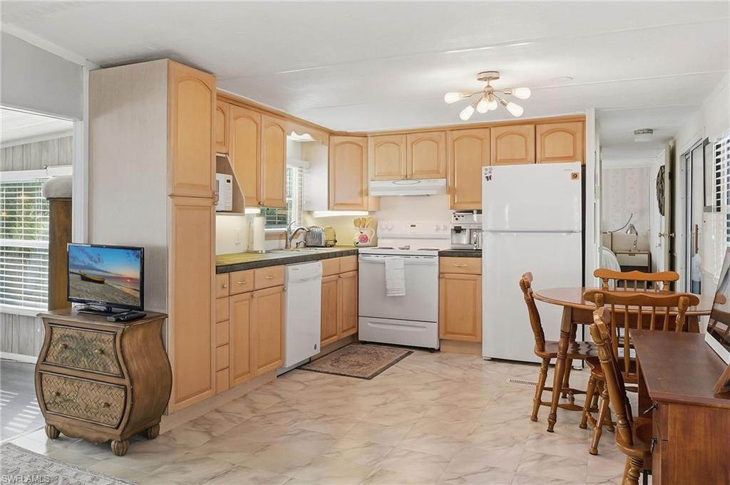 HITCHING POST MOBILE HOME PARK - Residential Lease