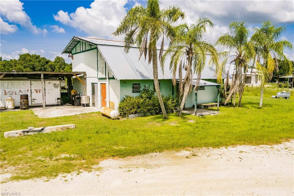 LABELLE ESTATES - Land