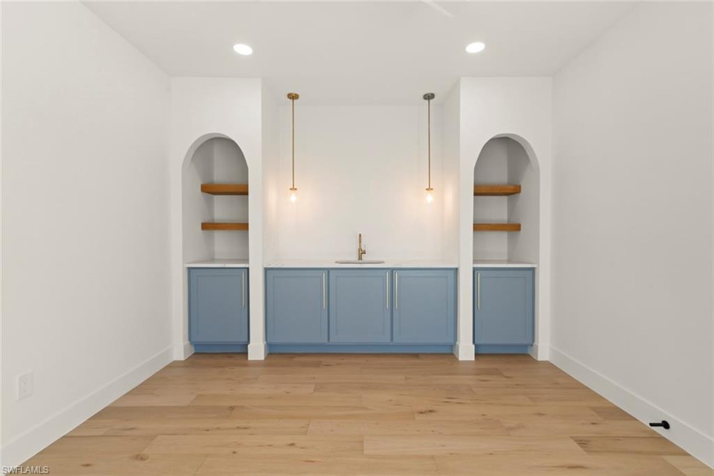 KINZIE ISLAND - Residential