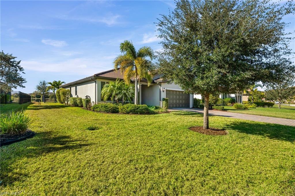 HAMPTON LAKES - Residential