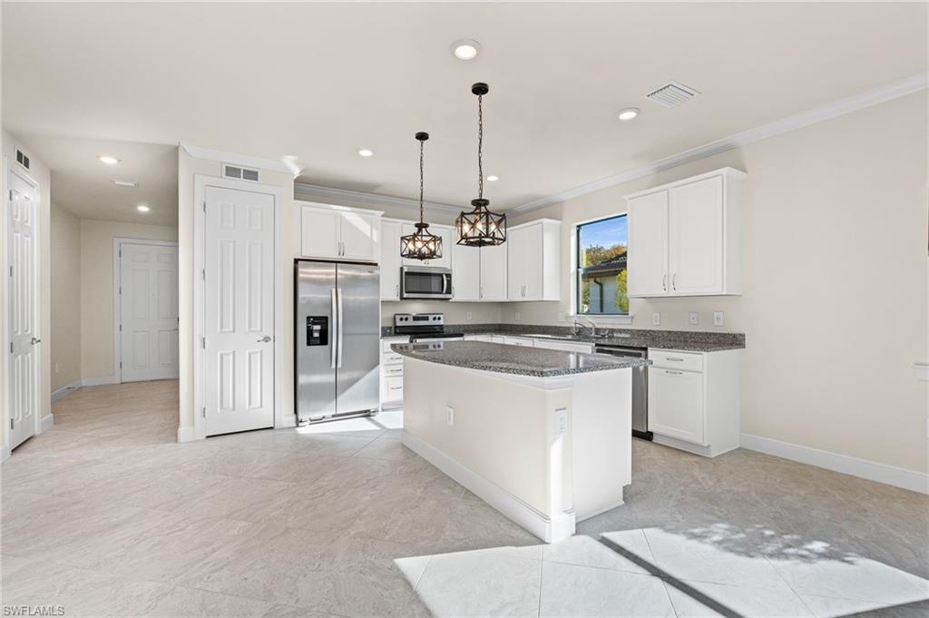 HAMPTON LAKES - Residential