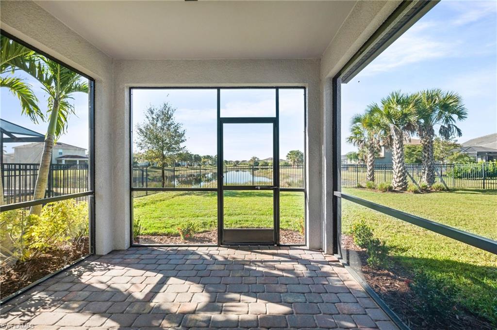 HAMPTON LAKES - Residential