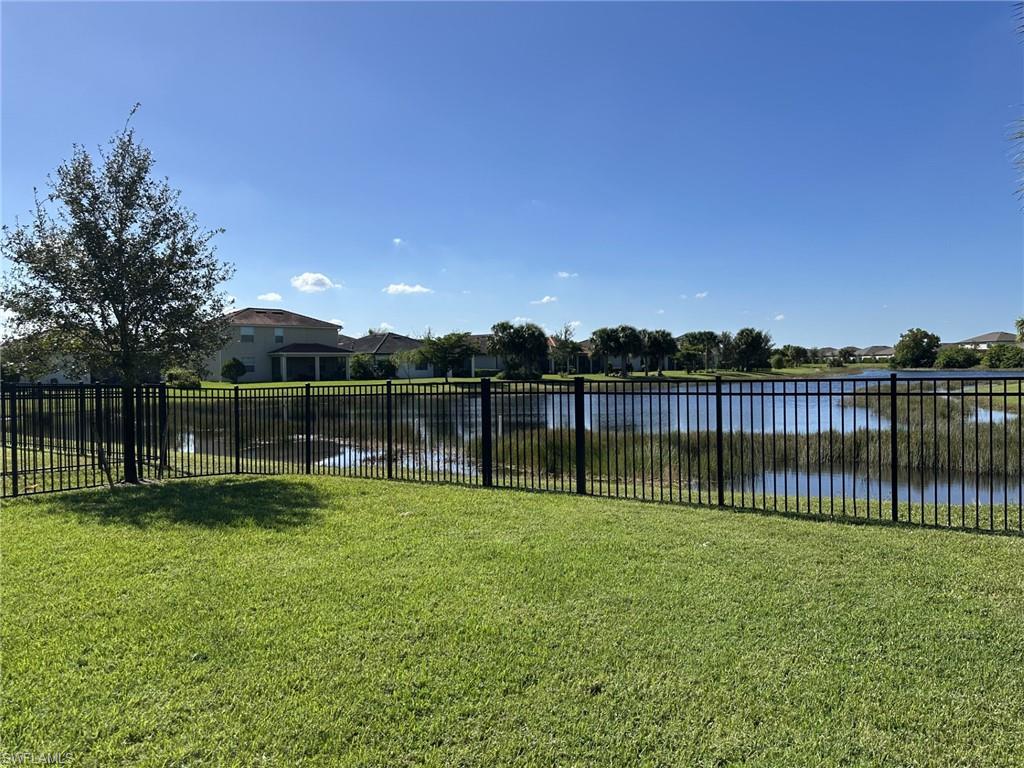 HAMPTON LAKES - Residential