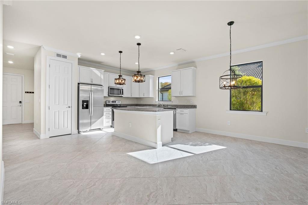 HAMPTON LAKES - Residential