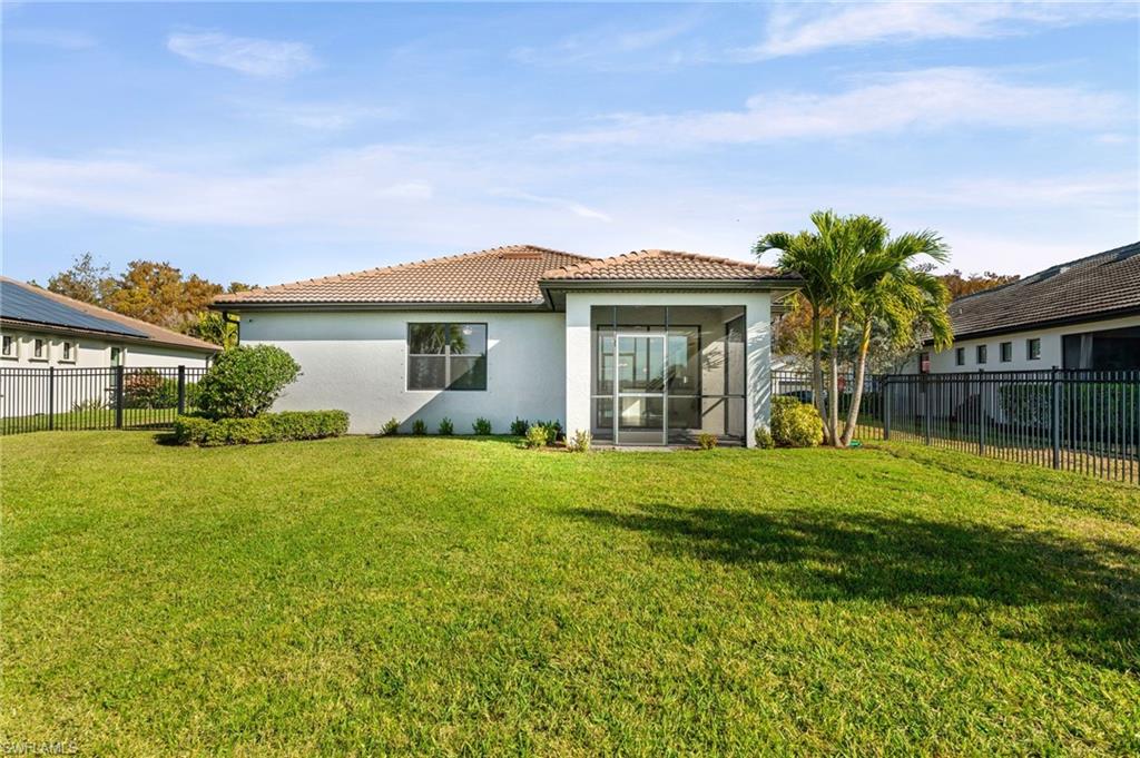 HAMPTON LAKES - Residential