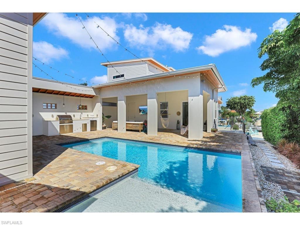 MARCO BEACH - Residential