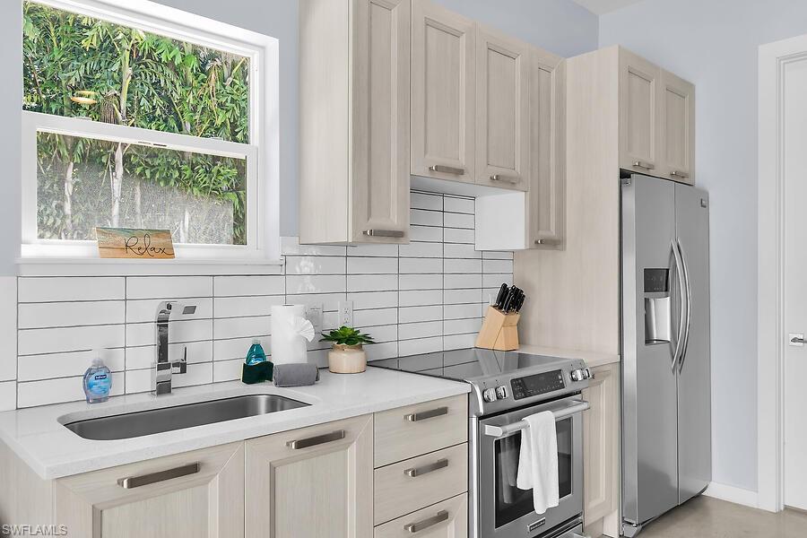 MARCO BEACH - Residential