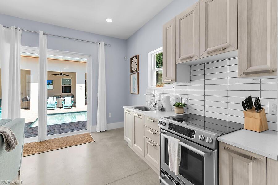 MARCO BEACH - Residential