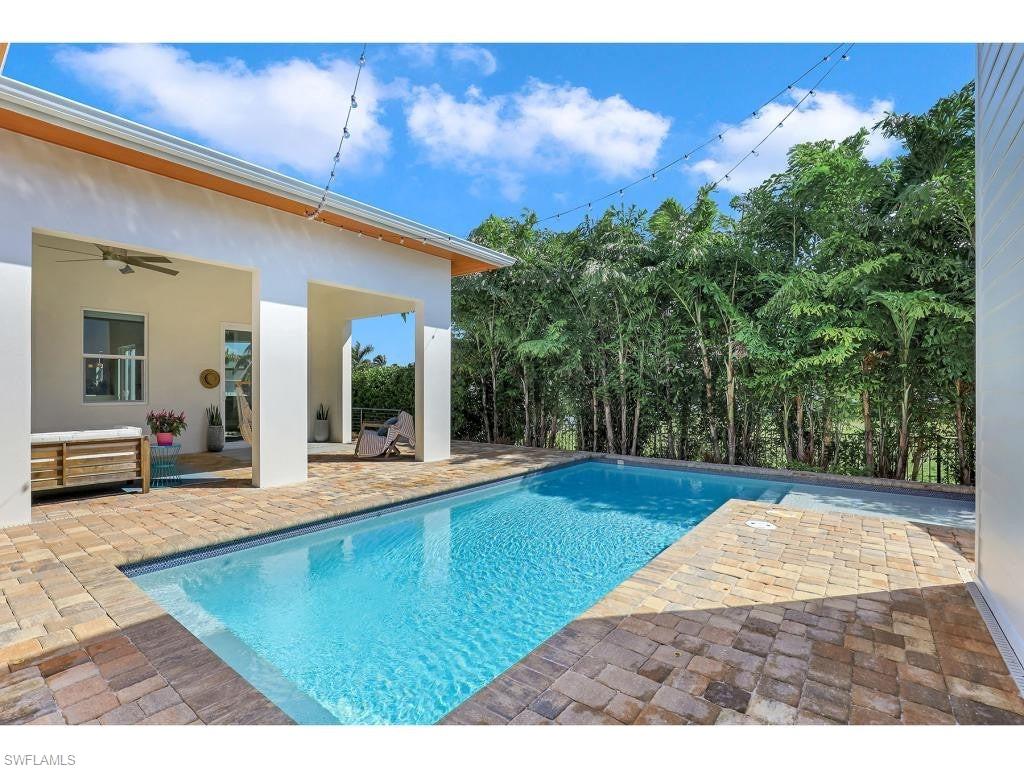 MARCO BEACH - Residential