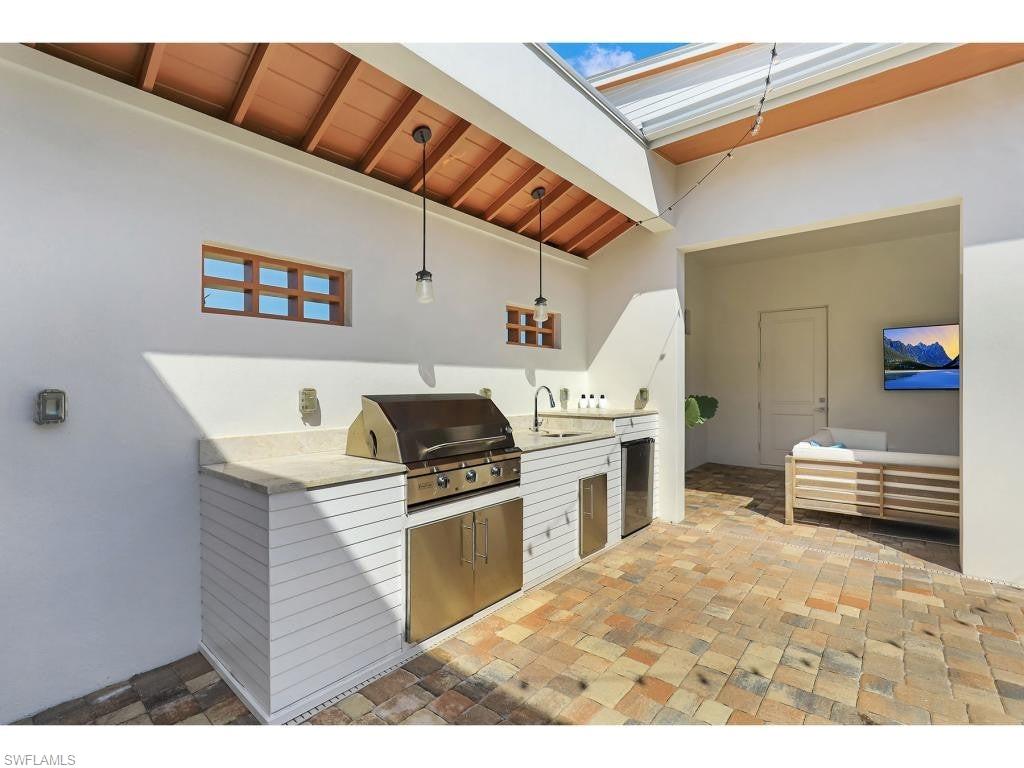 MARCO BEACH - Residential