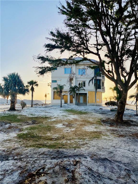 BAREFOOT BEACH - Residential