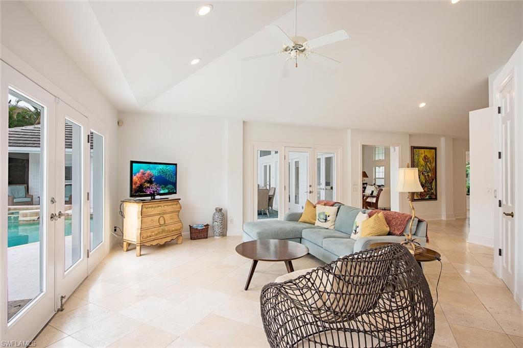 AQUALANE SHORES - Residential