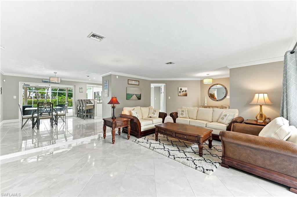 350 Pinehurst CIR