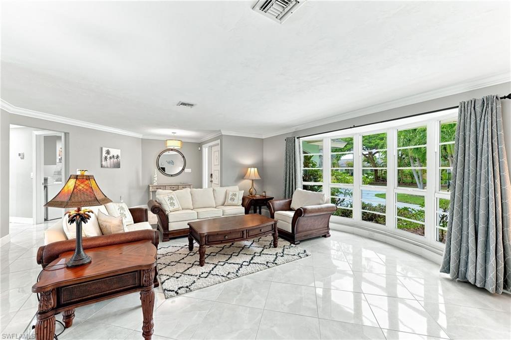 350 Pinehurst CIR
