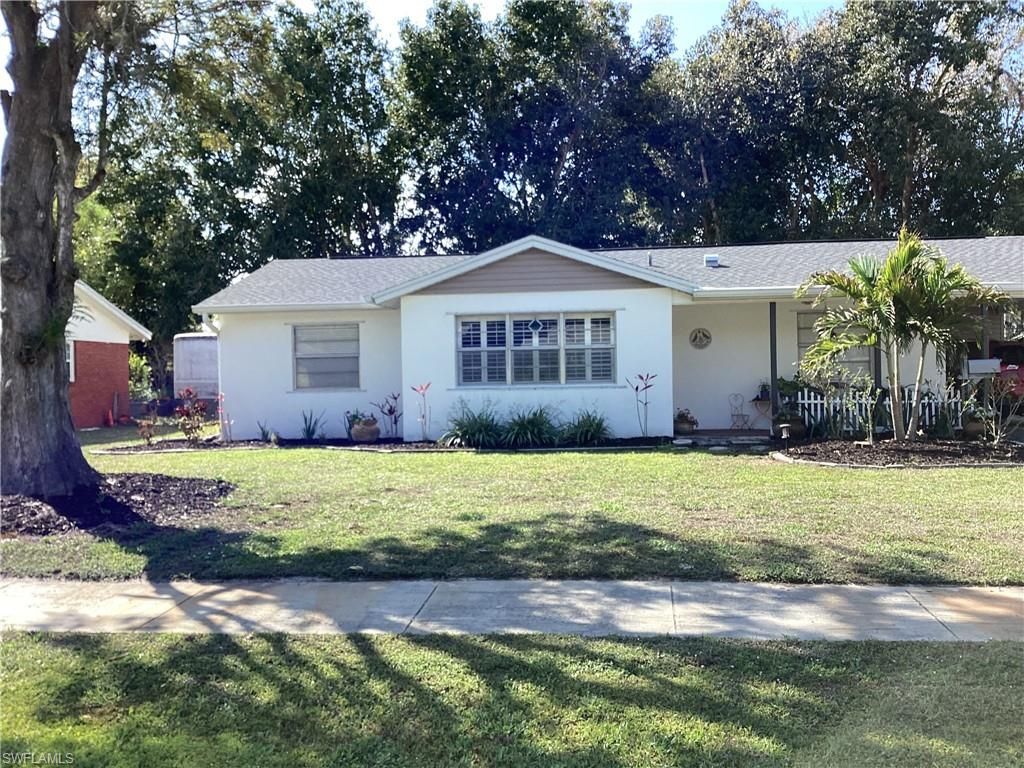 Photo of 3022 Poinciana DR, NAPLES, FL 34105 (MLS # 226010426)