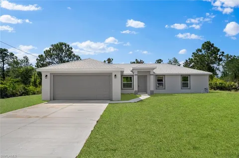 1121 Croquet St E, Lehigh Acres, FL 33974 - #: 224073998