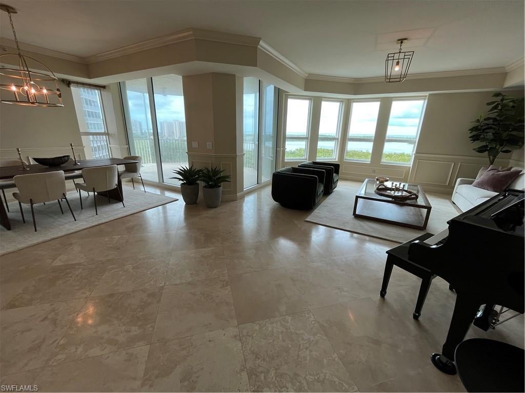 285 Grande WAY 701