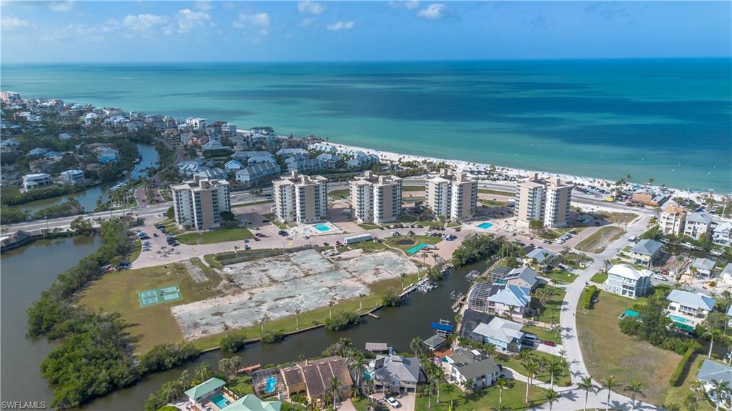 BEACH AND TENNIS CLUB - Residential Lease