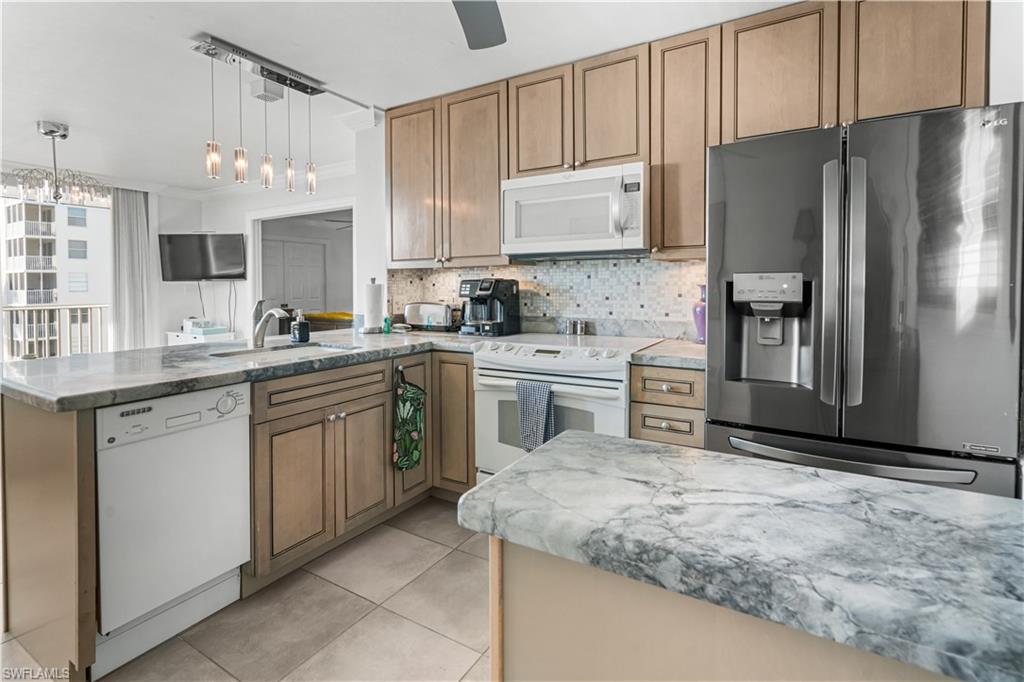 BEACH AND TENNIS CLUB - Residential Lease